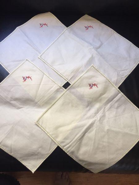 Set of 4 retro napkins