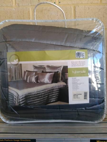 Queen Vegas Comforter bed pack