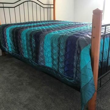 Blue Bedspread Quilt Comforter Queen or Double Perth