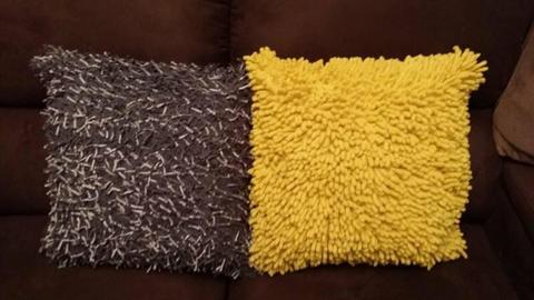 For Sale NEW Set of 2 Shaggy Wool Confetti Like Rapee Square Cush