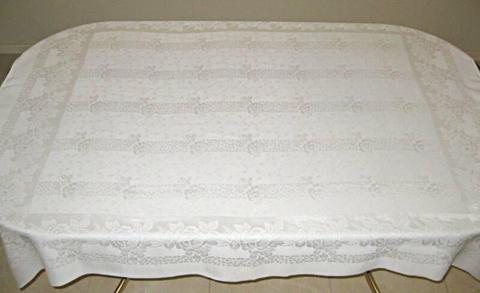 RETRO WHITE DAMASK TABLECLOTH AND 6 MATCHING NAPKINS SERVIETTES