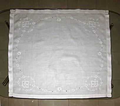 VINTAGE LINEN HAND EMBROIDERED - TABLETOPPER TABLE CLOTH