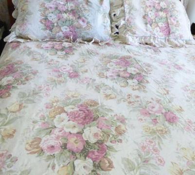 5 piece quilt set - queen size - Pink floral