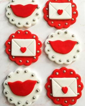 Valentines Day cupcake toppers