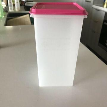 Tupperware cannister