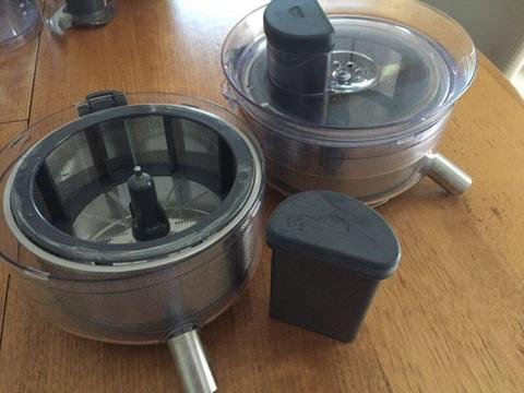 Two centrifugal juicers for FP270 food processor
