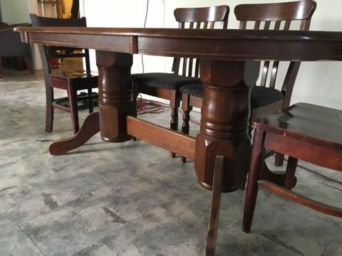 Wooden dinning table good condition, with 6 chairs