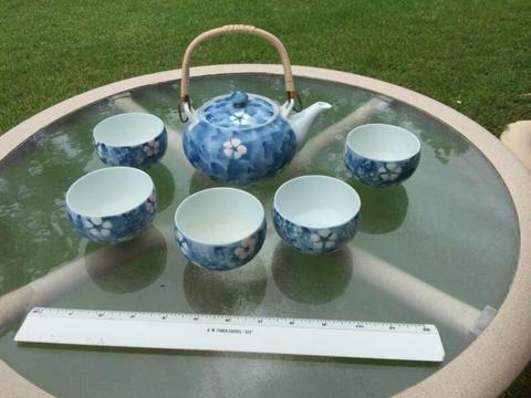 Pretty Japanese tea set