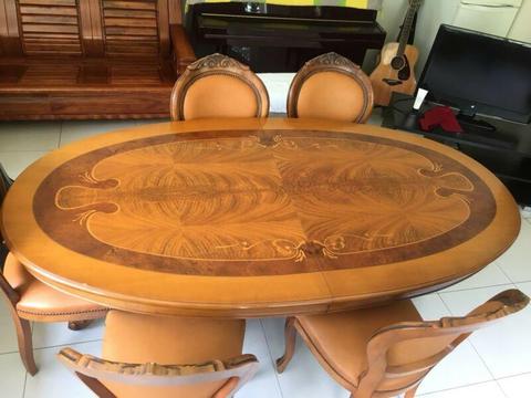 Wooden dinning table 6 to 8 ppl