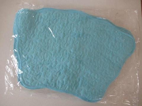 Brand New 6 x gorgeous reversible blue/aqua cotton table mats
