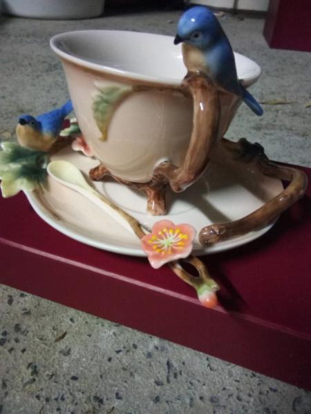 The art of giving. Blue bird teacup