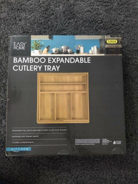 Bamboo expandable cutlery tray