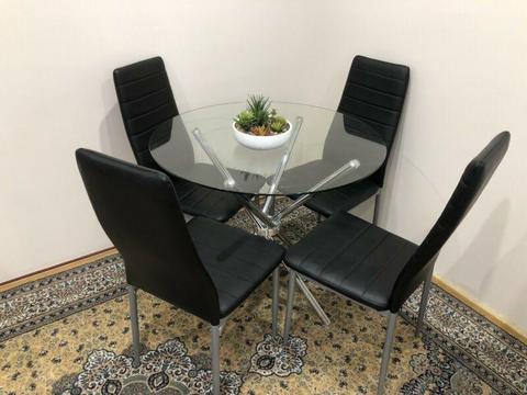 4 seater round table