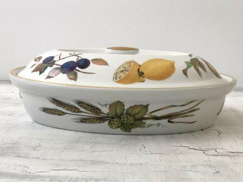 Royal Worchester Evesham Gold china oval casserole dish with lid