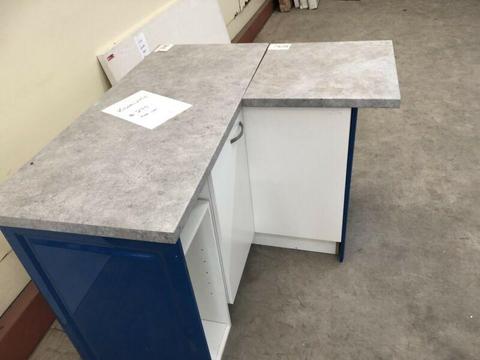 KITCHENETTE WITH LAMINATE TOP
