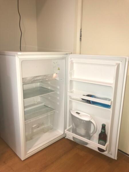 Fridge! Mid-sized. Great for studio or couple