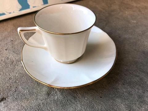 8 brand new Noritake china cup and saucer set with gold trim