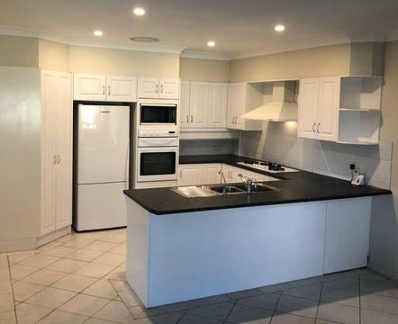 Functional Kitchen in Fantastic Condition with Many Appliances