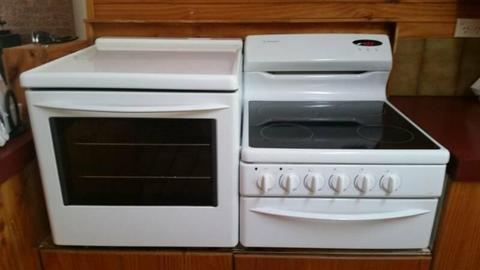 Fan forced electric oven/stove in excellent condition