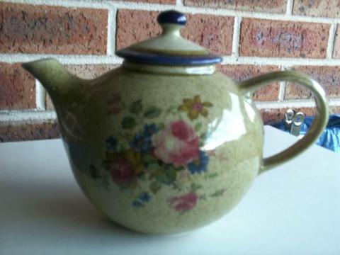 TEAPOT - VINTAGE / FLORAL . COLLECTORS - Robert Gordon Design