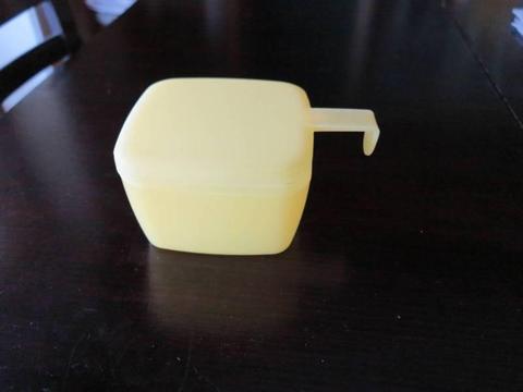 Tupperware Square Forget Me Not - Yellow for Cheese Slices