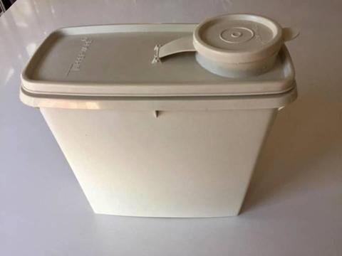 Tupperware - Retro Store and Pour Container