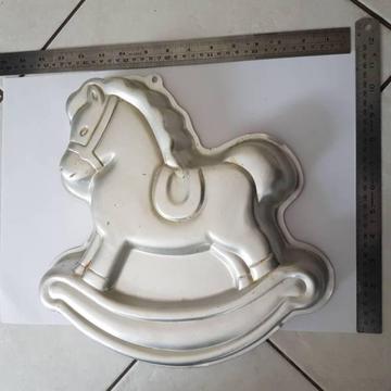 Rocking horse cake tin / cake mould
