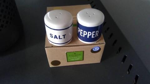 KATE SPADE PEPPER AND SALT SET BRAND NEW IN BOX `ORDERS UP`