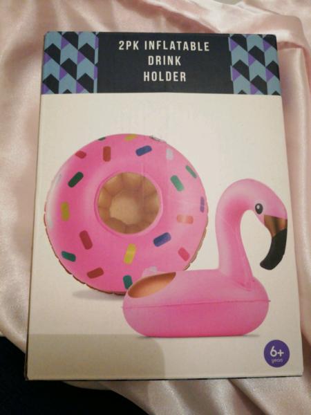 Flamingo inflatable drink holders never opened