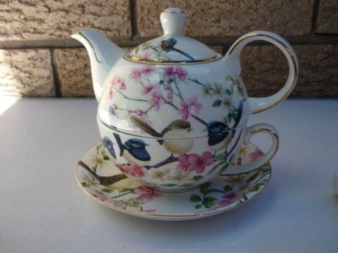 Small fine china teapot/cup/saucer set