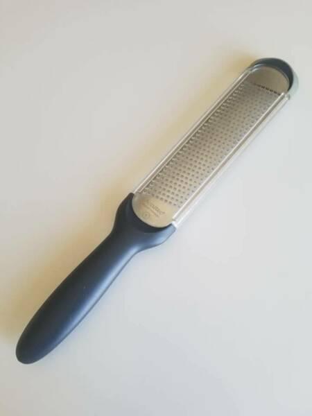 Cuisipro Accutec micro-grater with protective cover