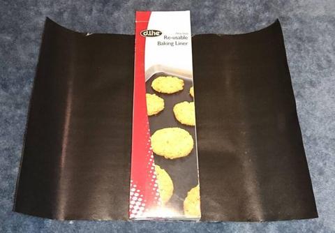 * RE-USABLE NON-STICK BAKING LINER *