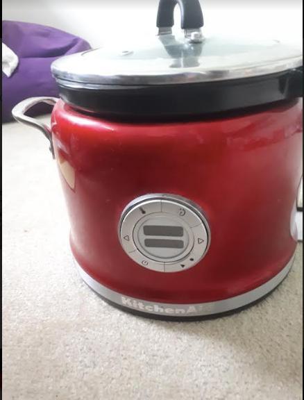 1 month old Kitchenware Multi-Cooker in great working condition