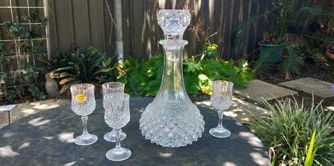 Crystal decanter and 4 glasses