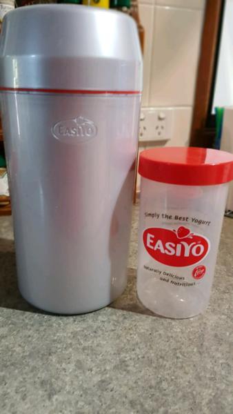 Easiyo yoghurt maker