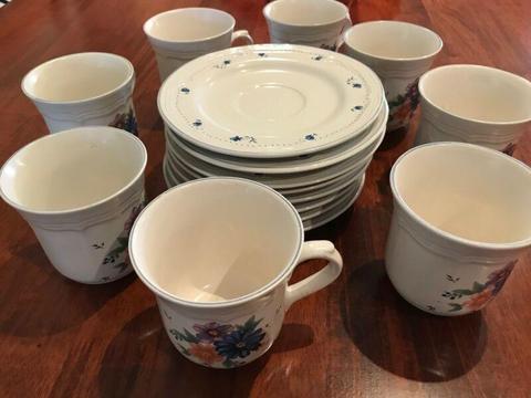 Tea / Coffee Cups and Saucers Set of 8