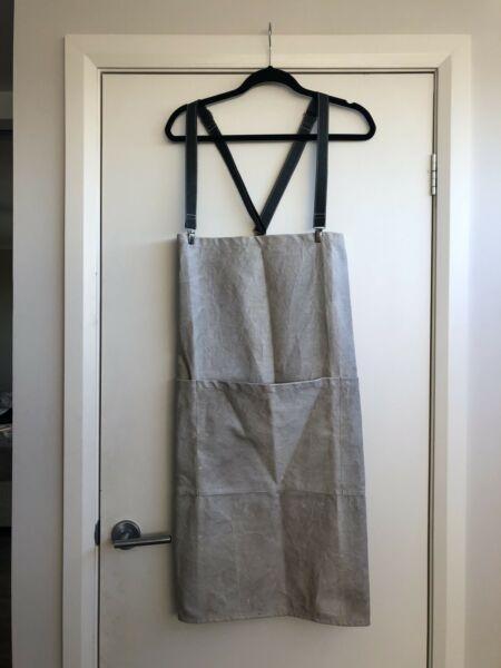 UASHMAMA light grey apron - never used