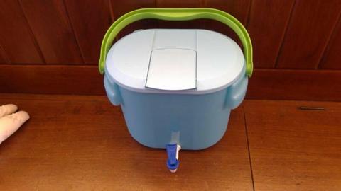 TUPPERWARE DRINK DISPENSER - VERY GOOD CONDITION