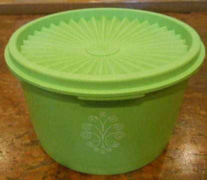 Vintage Tupperware 4 Cup Servalier Canister 1298 Apple Green
