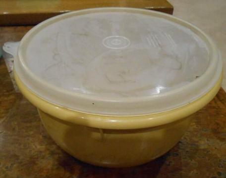 Vintage Tupperware Mustard colour Mixing Bowl Seal #271