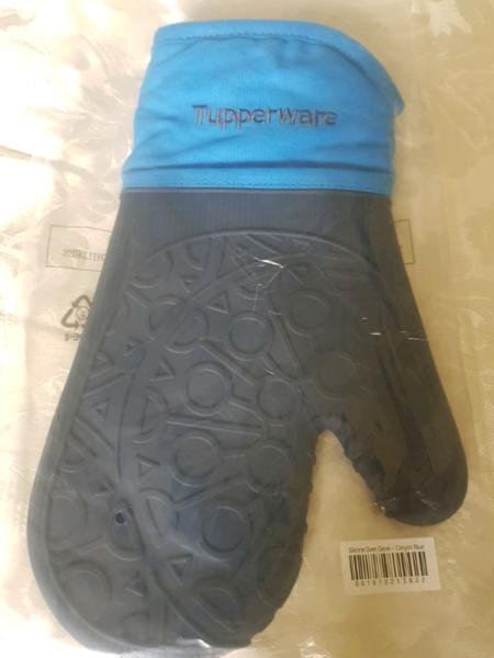 Brand New Tupperware Silicone Oven Glove- Canyon Blue