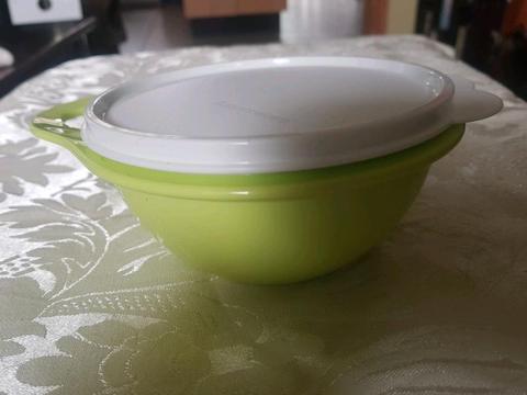 Brand New Tupperware 600ml mixing bowl with liquid-tight seal