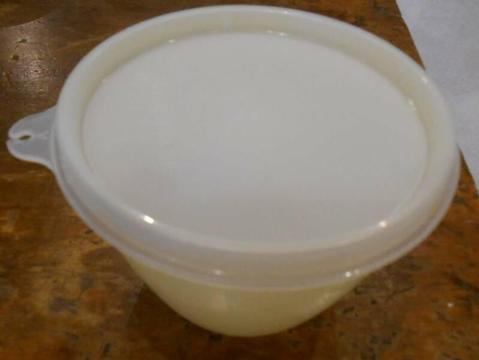 Vintage retro pastel Tupperware small Wonderlier Bowl #148