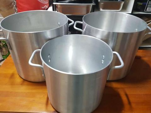Commercial kitchenware in great condition
