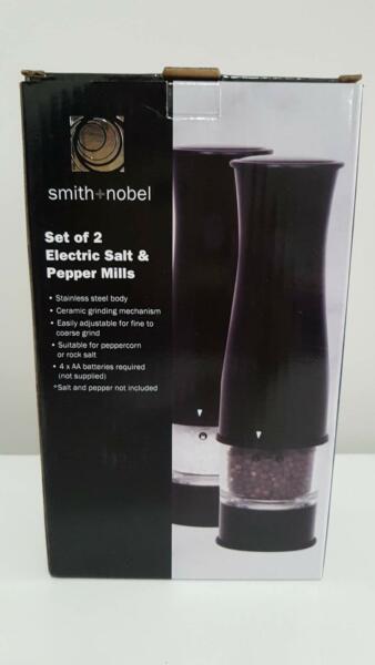 Salt and pepper mill - Brand new