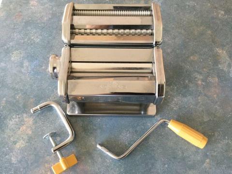 PASTA MAKER - Italian Atlas brand and Pasta RECIPE BOOK