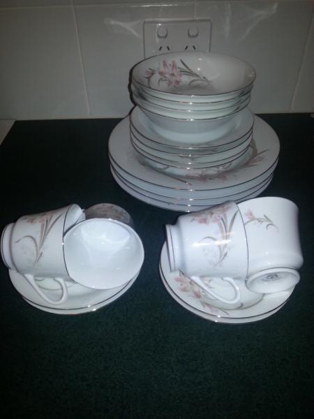 Wanted: Dinner Set - 4 person (excellent condition)