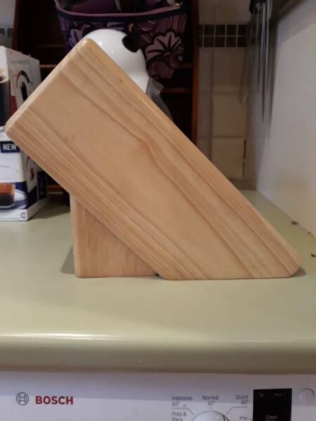 Mundial timber knife block