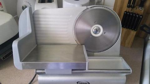 **HARDLY USED NEAR NEW MEZZO DELHI MEAT SLICER ** $100