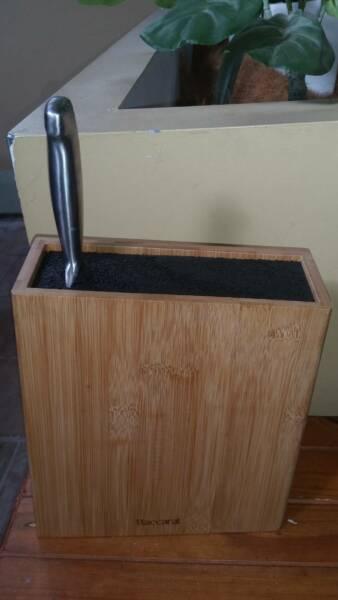 Baccarat Universal Terrace Bamboo Knife Block. Excel Cond. $85ono